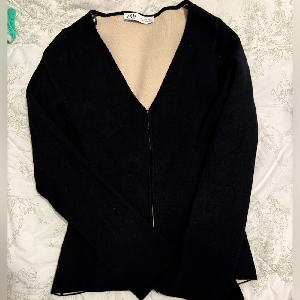 Zara V-Neck Black Women's sweater with clasp